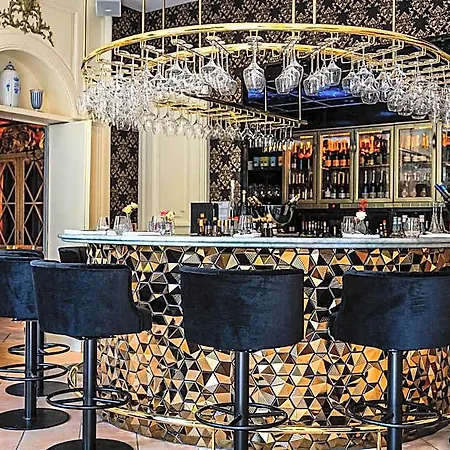 Ξενοδοχείο Chateau De Candie 4*